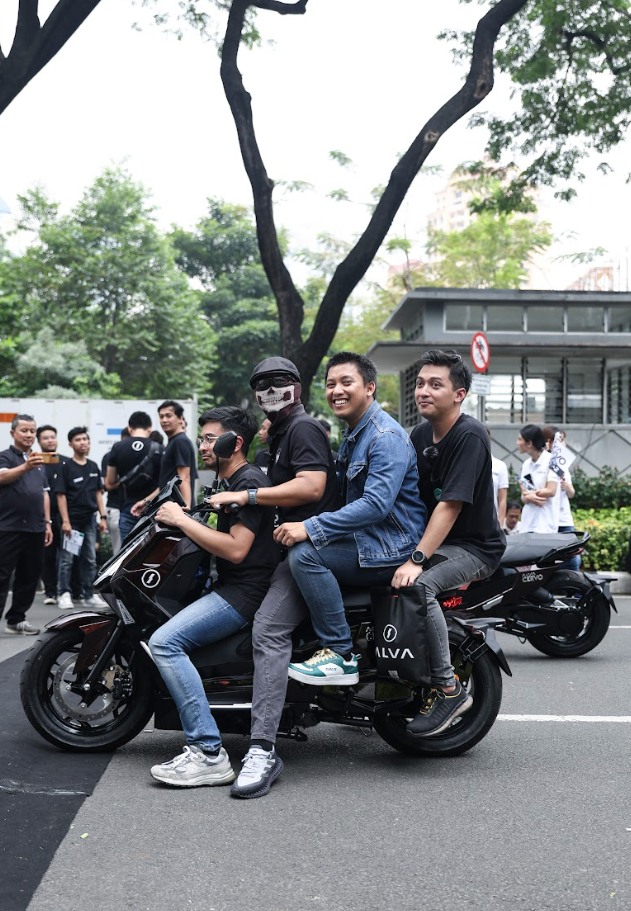 sepeda motor listrik terbaik