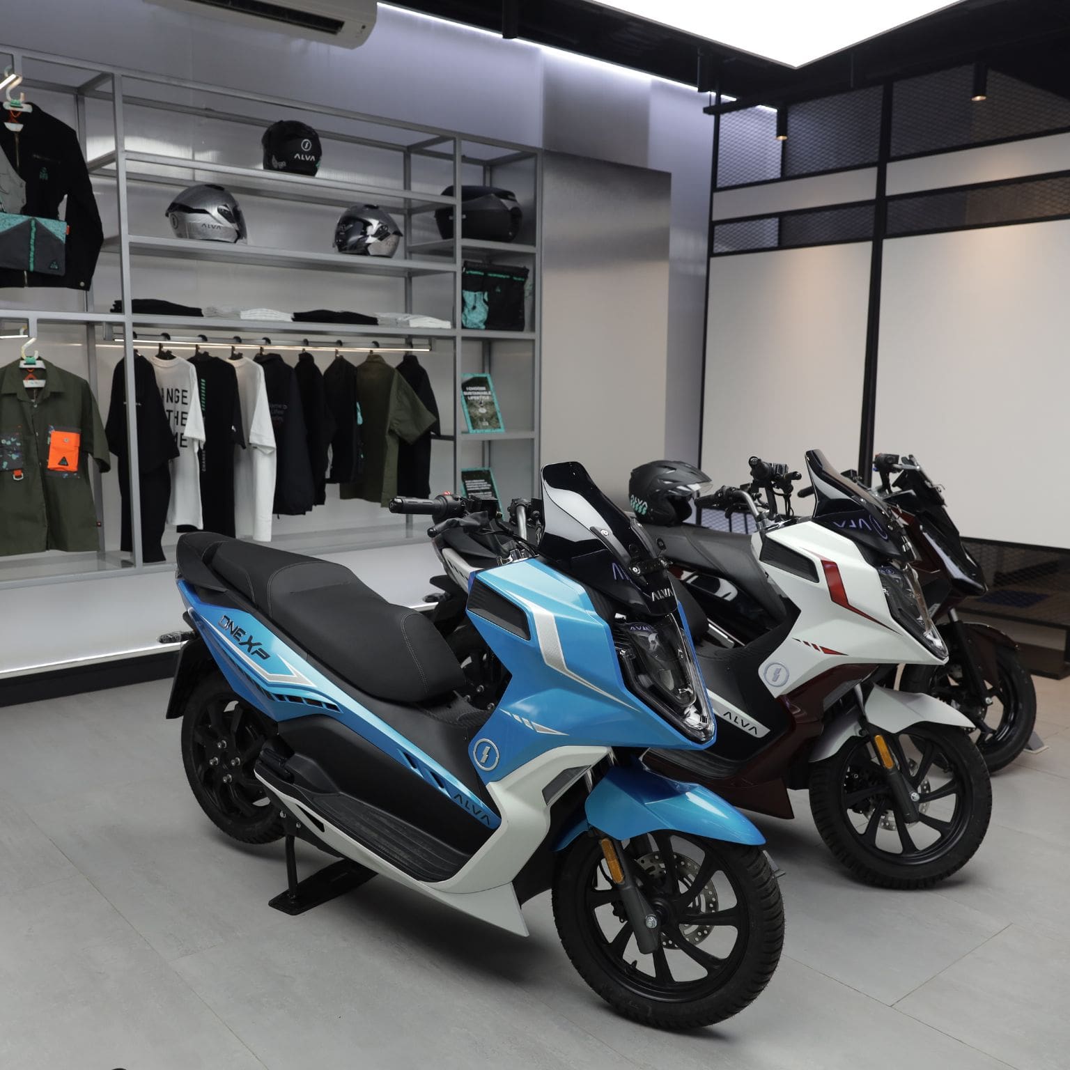 ALVA Experience Center: Service Center Terlengkap dengan Kafe Keren, Komunitas Ramah, dan Banyak Lagi!