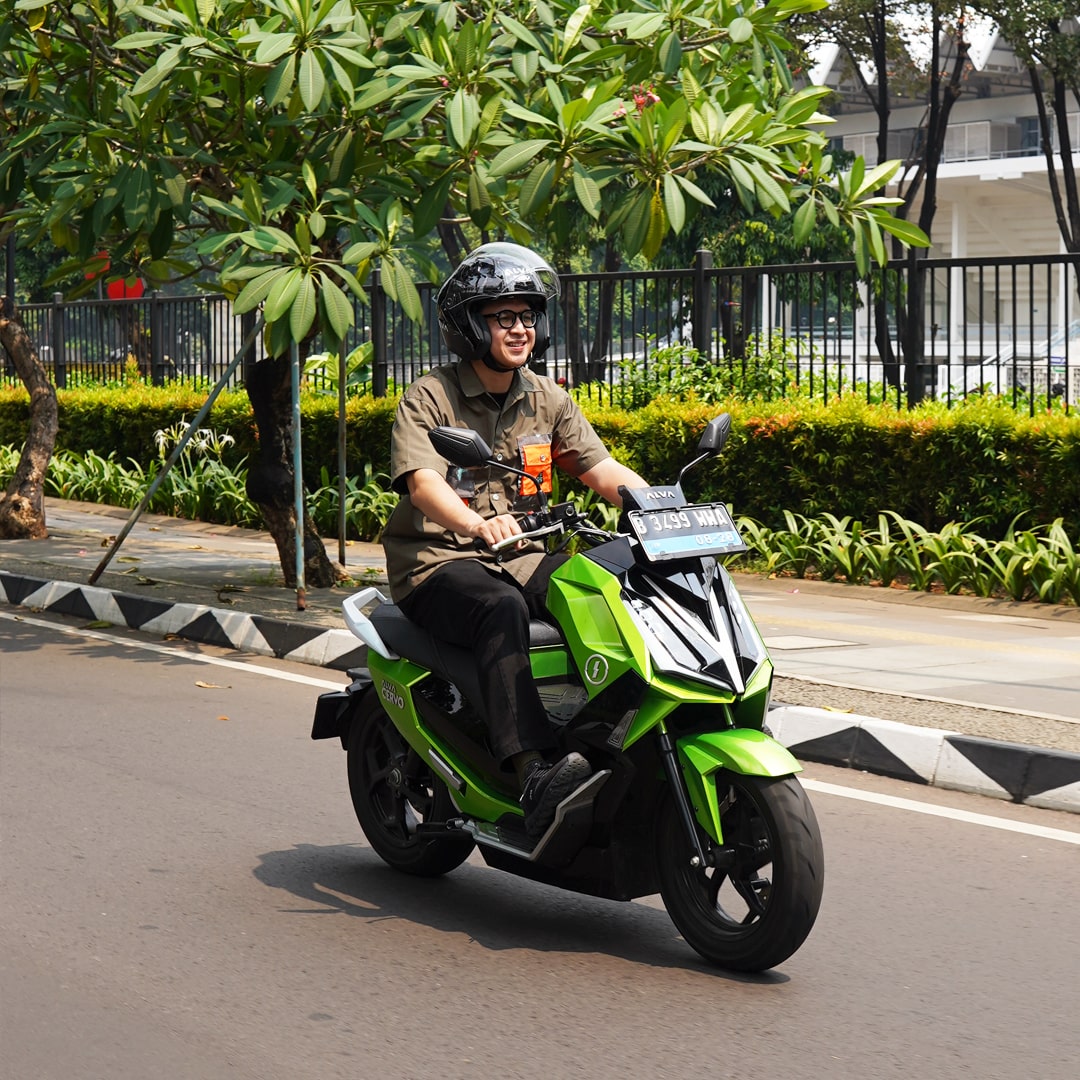 Persiapan dan Tips Aman Berkendara Motor Listrik