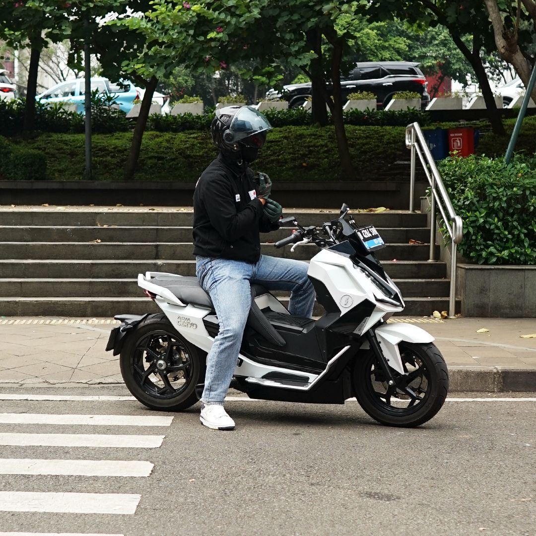 Cek Apa Benar Motor Listrik Bebas Tilang