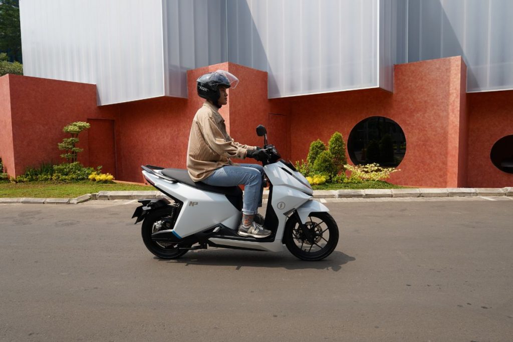 Perbandingan Motor Listrik dengan Motor Bensin