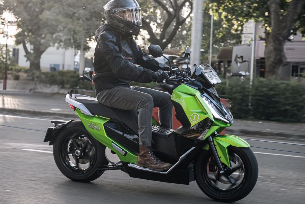 Motor listrik keren