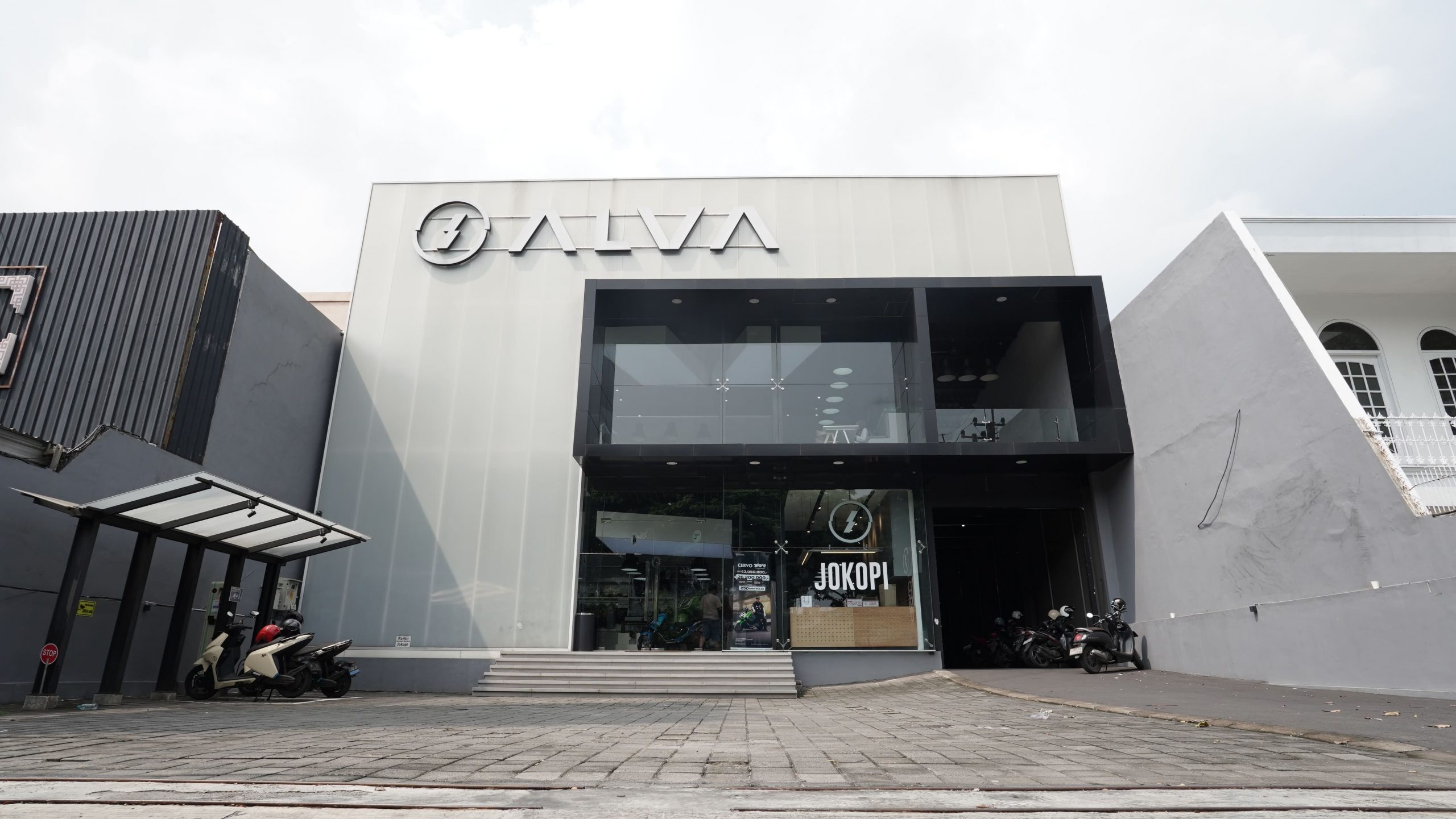 Panduan Lengkap Mengunjungi ALVA Experience Center Surabaya: Test Ride, Fitur, dan Layanan