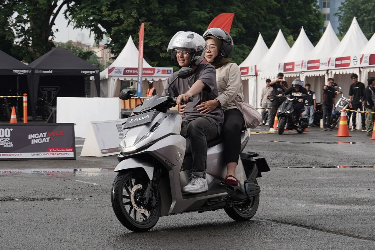 Test Ride N3 Next Gen, Rasakan Langsung Performa Motor Listrik ALVA Terbaru!
